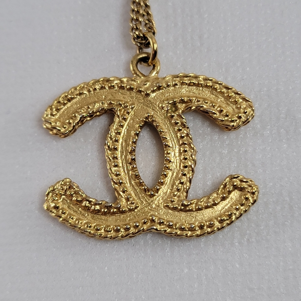 CHANEL CC Logo Gold Tone Pendant Necklace - Picture 5 of 9